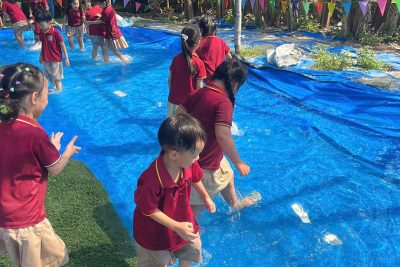Ngày 8/4/2026 Nhà trường đã tổ chức buổi tham quan trãi nghiệm Nông trại vui vẻ cho cấc bé Khối lá.Qua buổi tham quan trãi nghiệm được thỏa thích trãi nghiệm nhiều hoạt động gần gũi và phát triển kỹ năng tự tin, mạnh dạn….